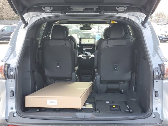 New 2026 Toyota Sienna XLE Woodland Edition image 8