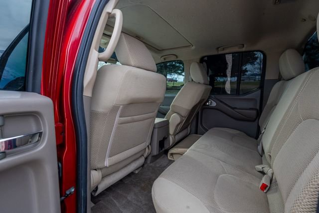 Used 2010 Nissan Frontier SE w/ Moonroof Pkg image 13