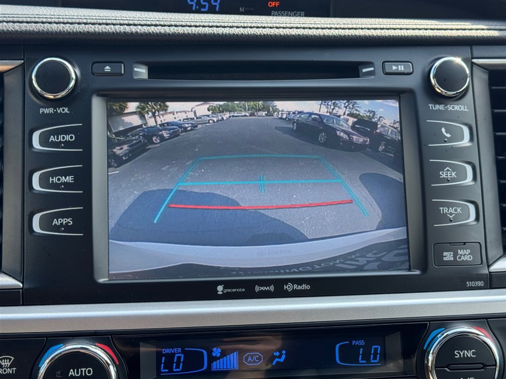 Used 2019 Toyota Highlander SE AWD/4WD image 16