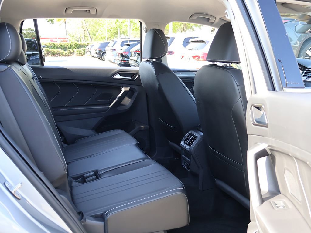 Used 2023 Volkswagen Tiguan SE FWD image 30