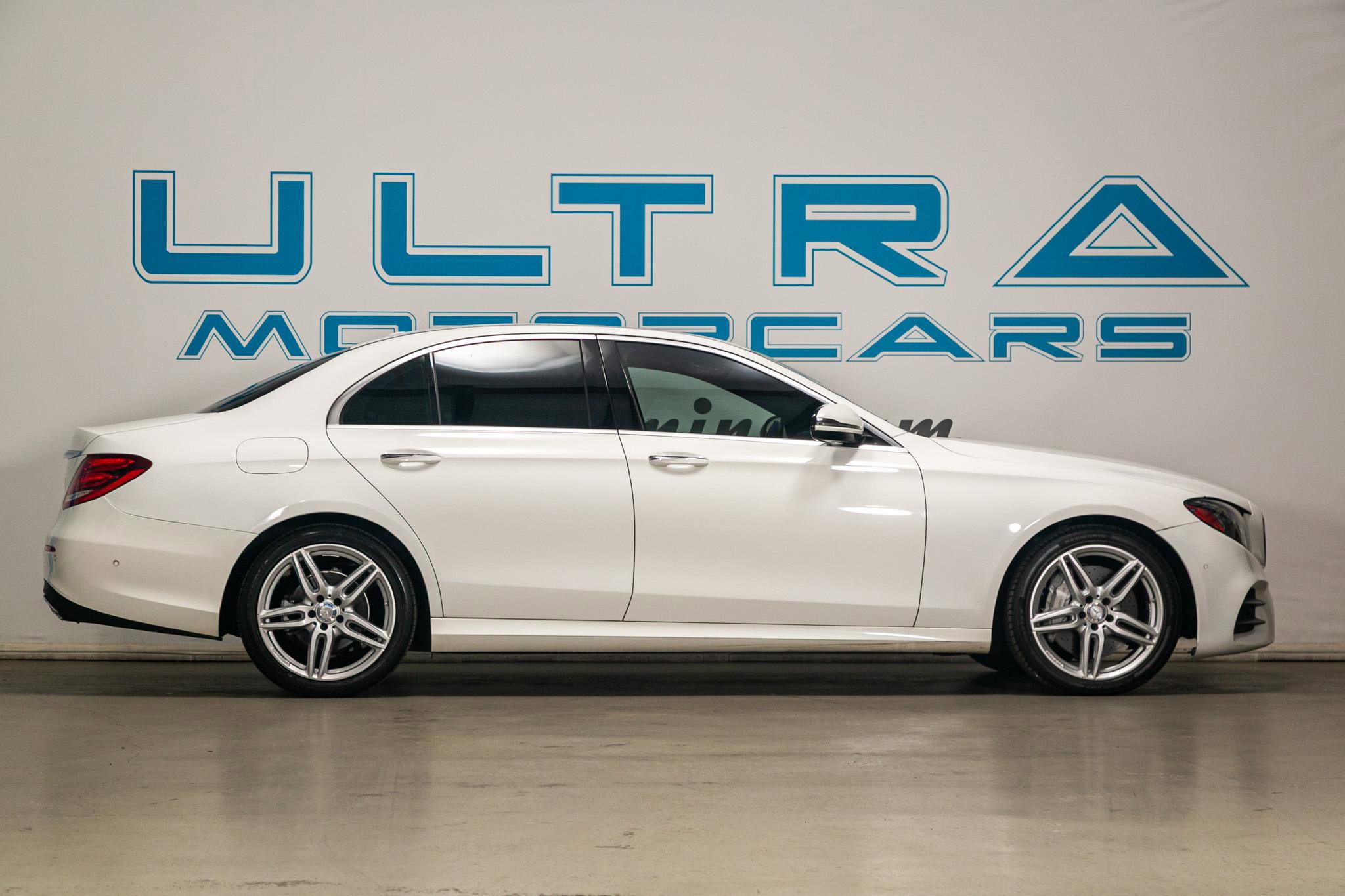 Used 2017 Mercedes-Benz E 300 4MATIC image 9