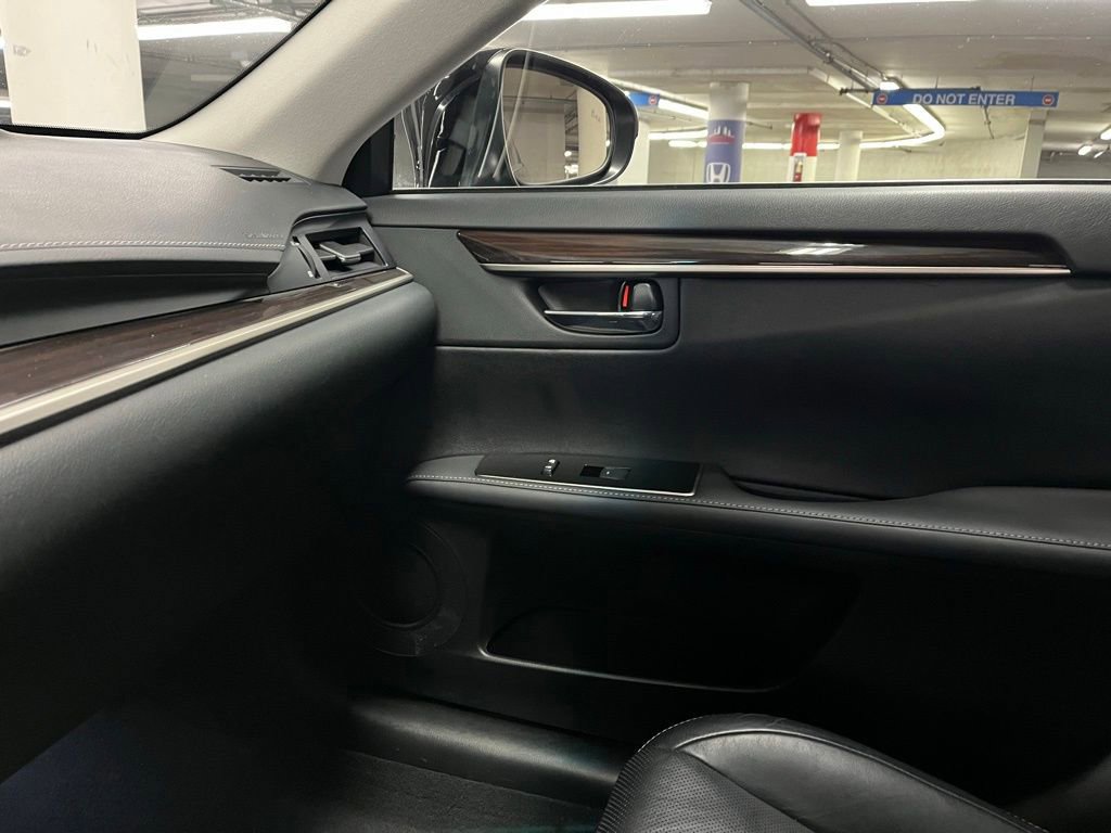 Used 2018 Lexus ES 350 w/ Luxury Package w/Wood Trim image 29