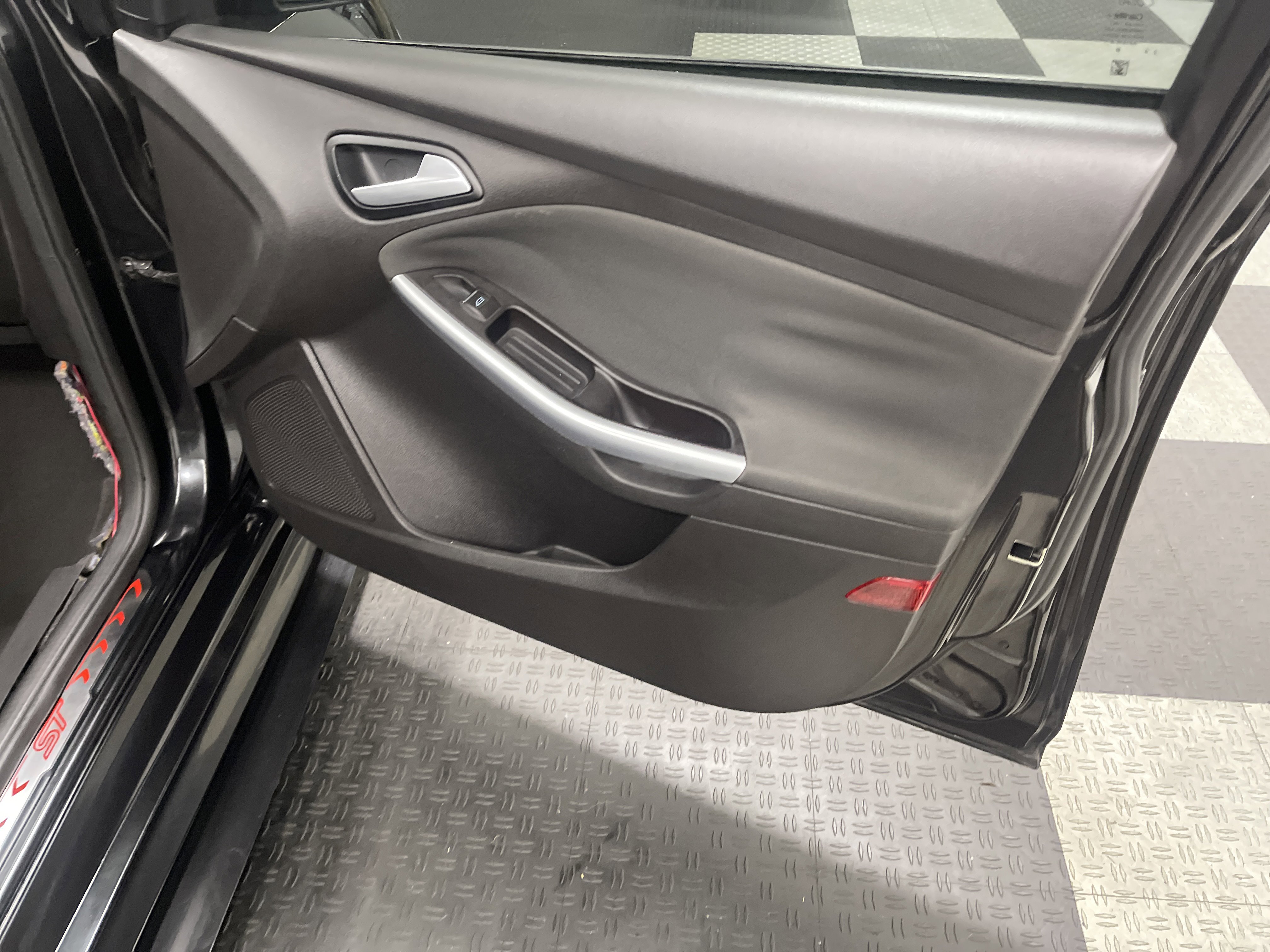 Used 2013 Ford Focus ST FWD image 25
