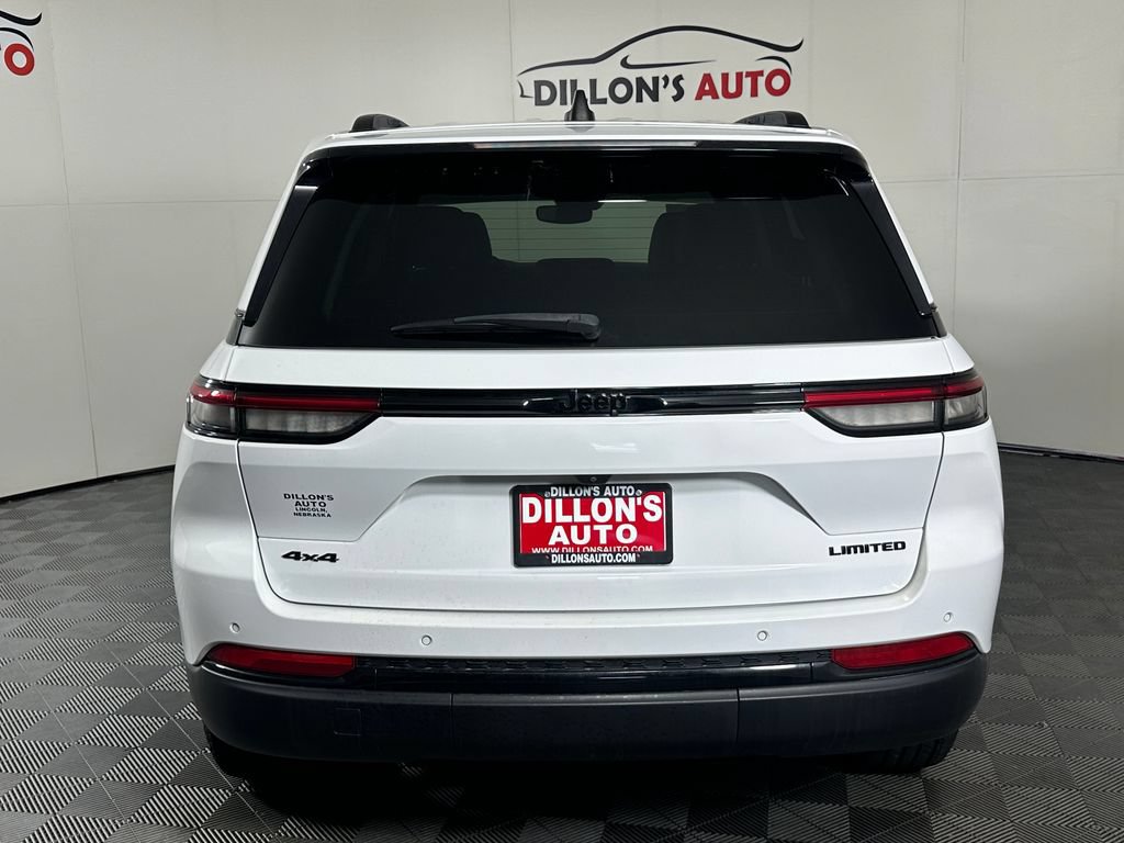 Used 2023 Jeep Grand Cherokee Limited w/ Black Appearance Package AWD/4WD image 5