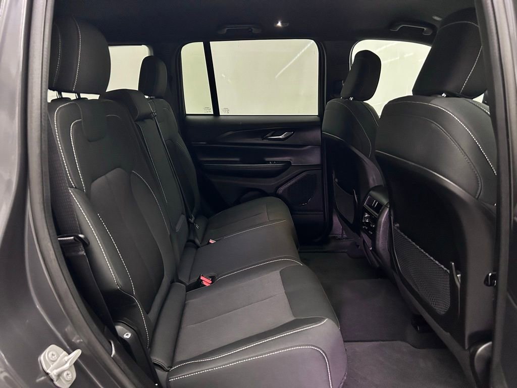 Used 2024 Jeep Grand Cherokee Laredo image 20