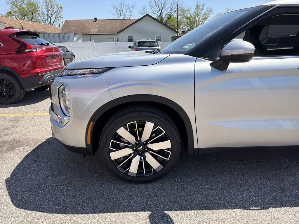 New 2026 Mitsubishi Outlander SE AWD/4WD image 9