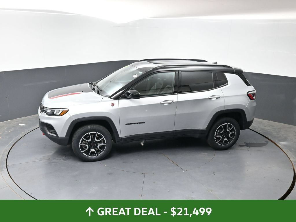 Used 2025 Jeep Compass Trailhawk AWD/4WD image 48