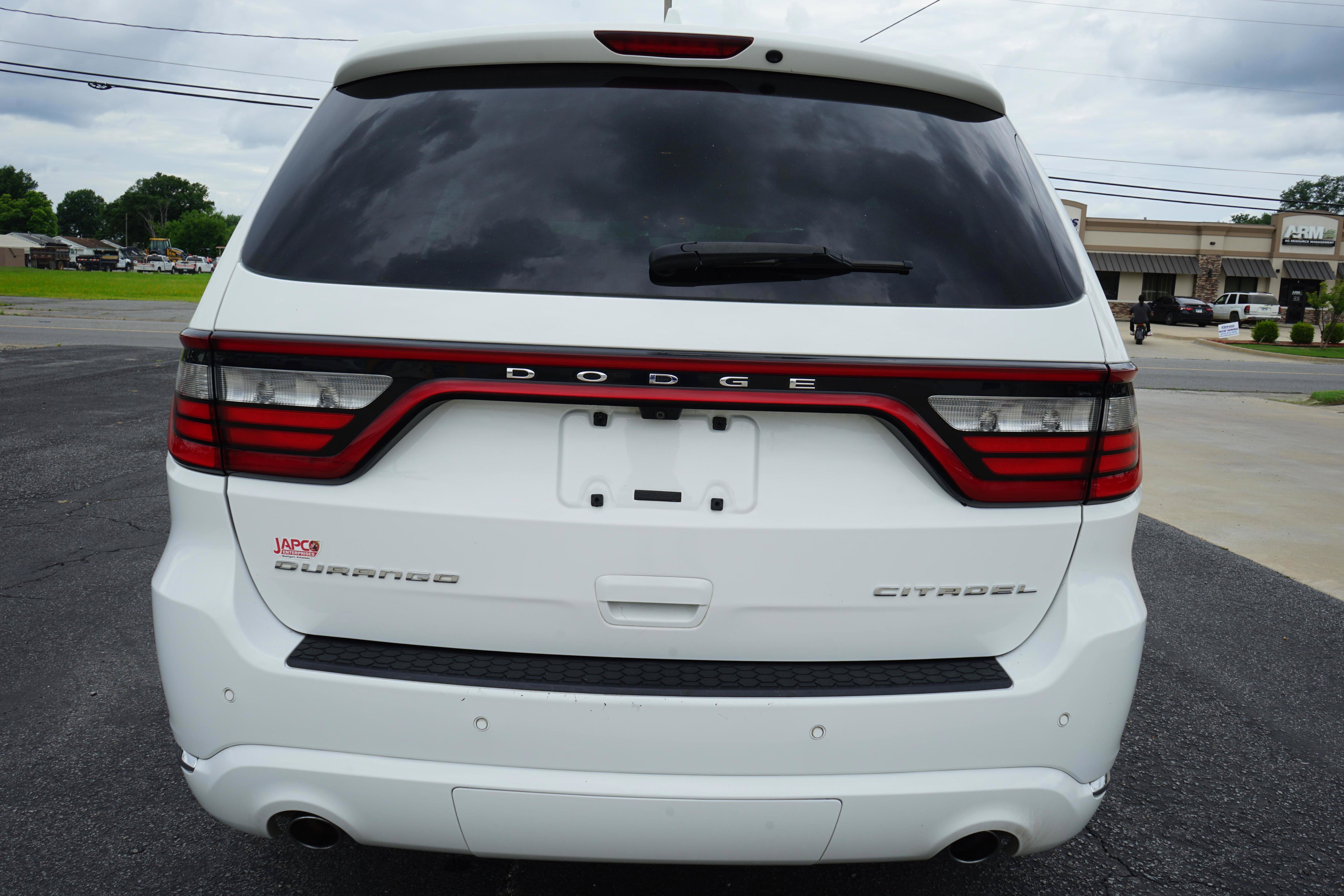 Used 2017 Dodge Durango Citadel w/ Premium Entertainment Group RWD image 4