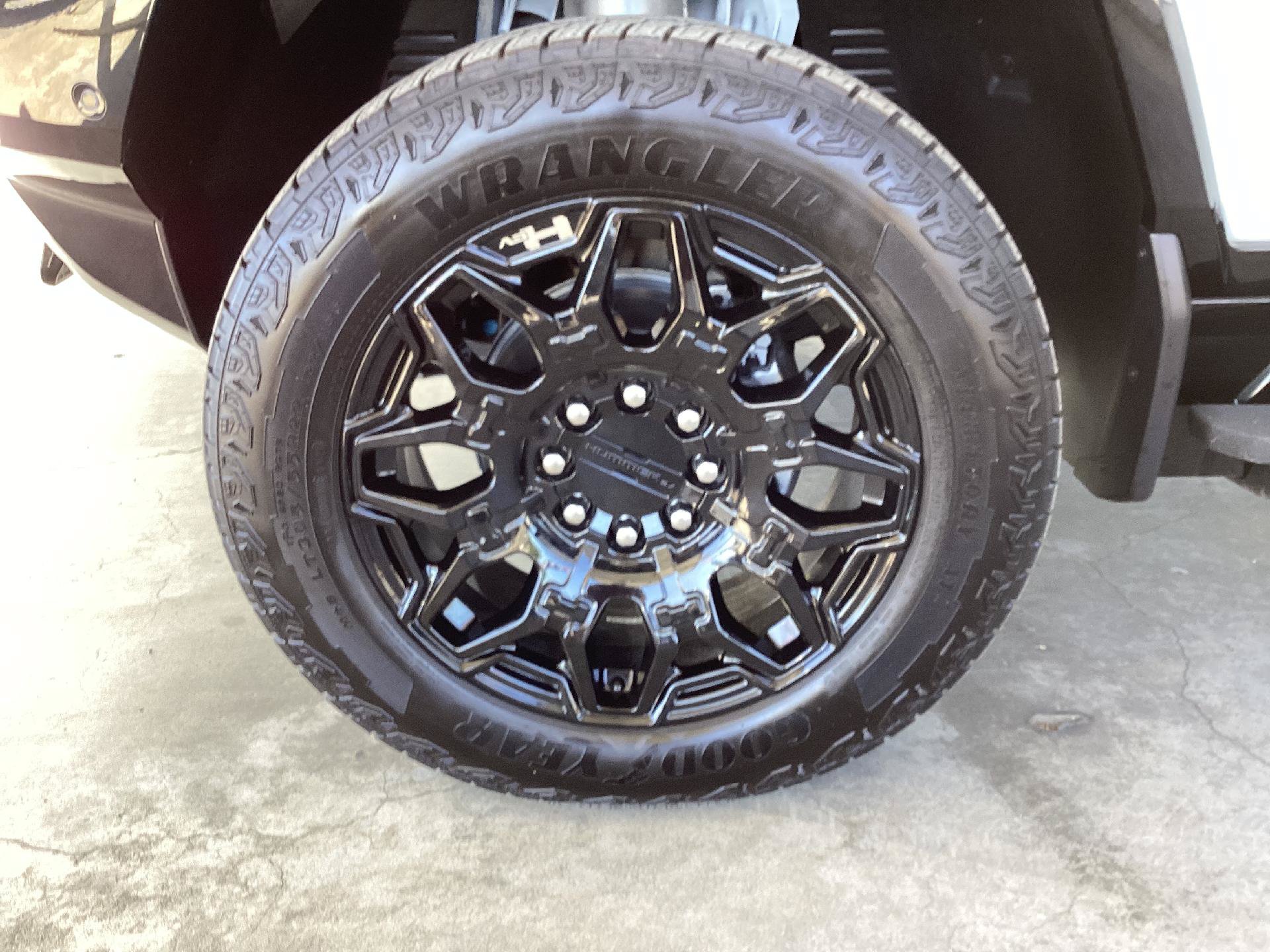New 2025 GMC Hummer EV 2X AWD/4WD image 18