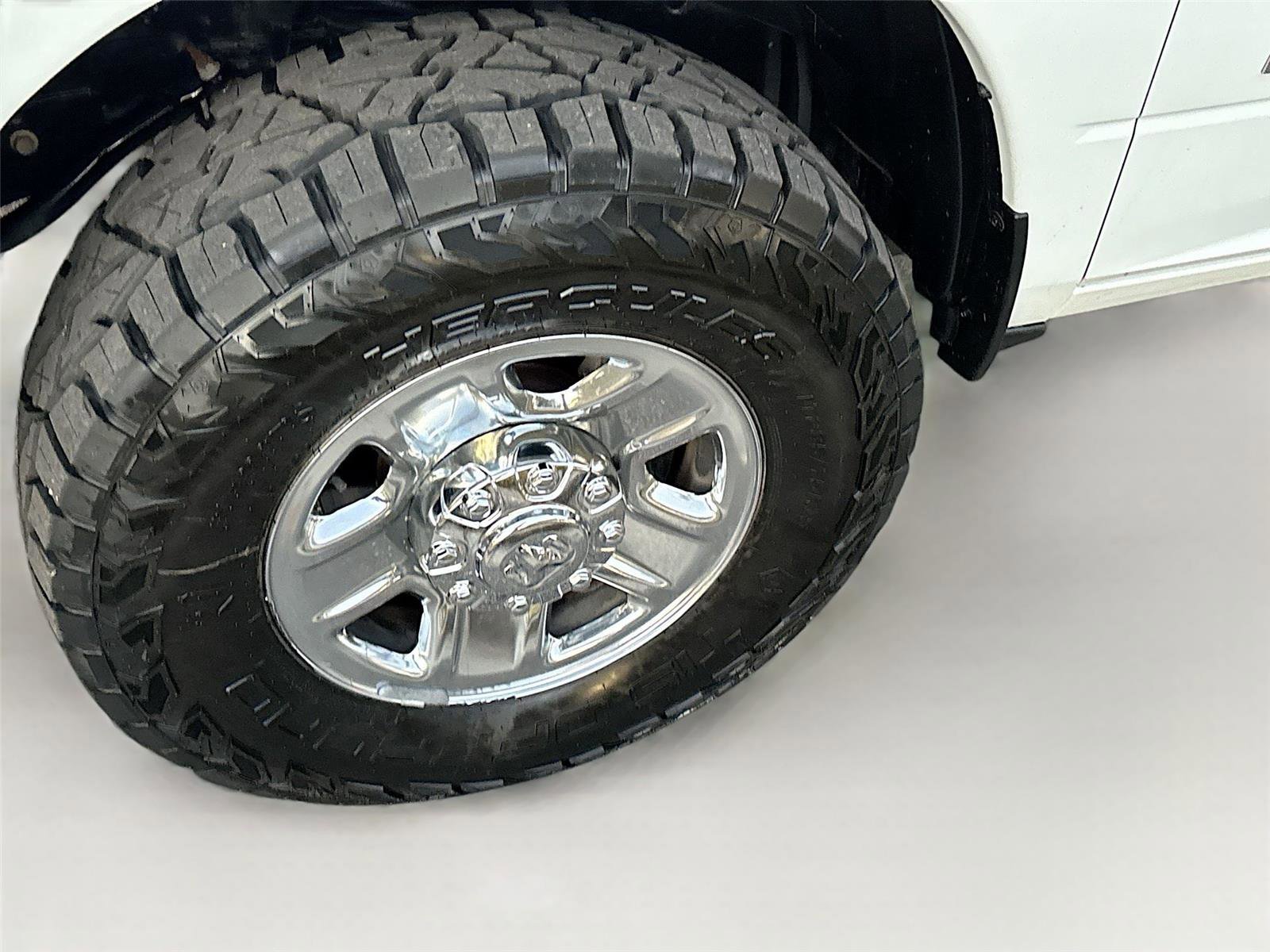 Used 2022 RAM 2500 Tradesman w/ Chrome Appearance Group image 32