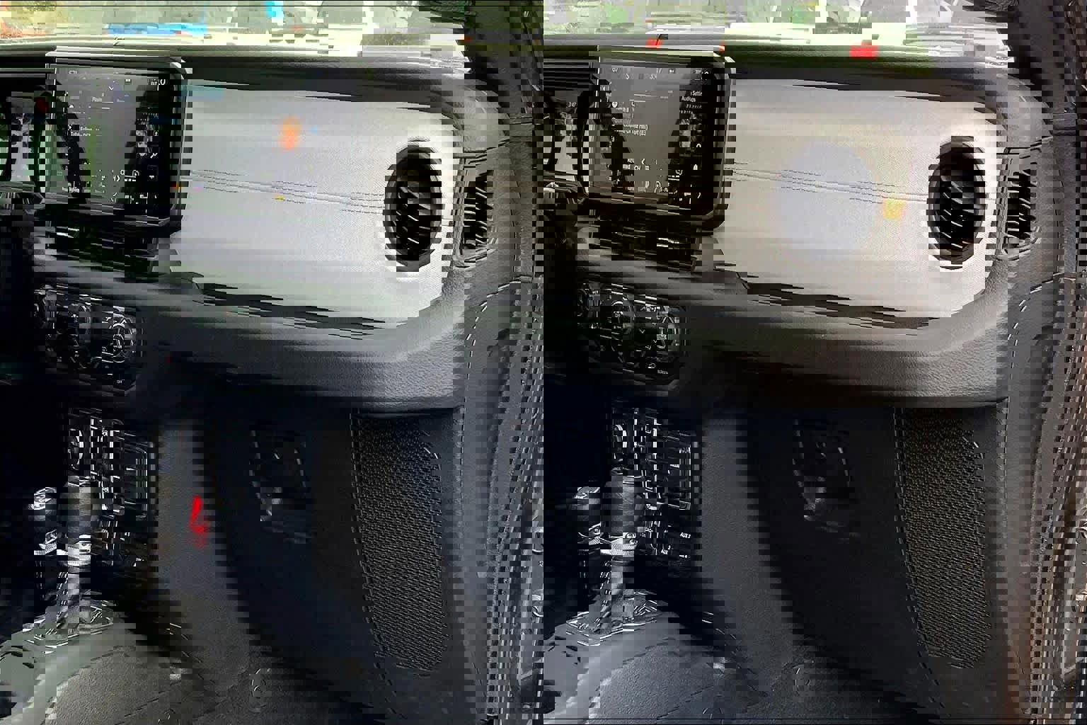 Used 2024 Jeep Gladiator Sport image 19