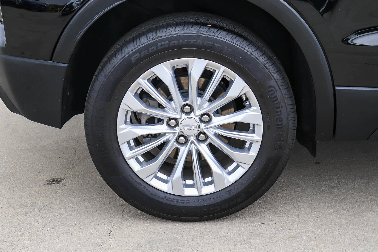 Used 2024 Cadillac XT4 Luxury w/ Cold Weather Package FWD image 10