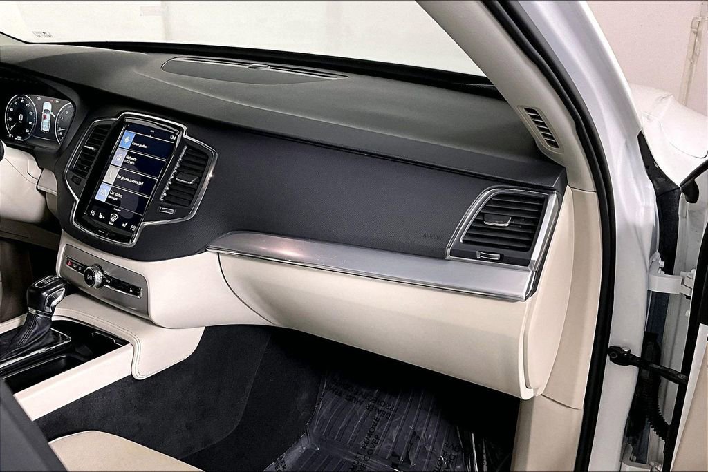 Used 2017 Volvo XC90 T6 Momentum w/ Vision Package image 16