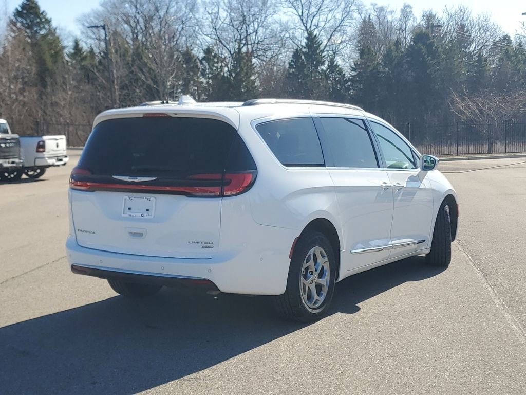 Used 2022 Chrysler Pacifica Limited image 2
