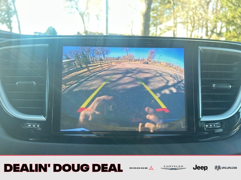 Used 2024 Chrysler Pacifica Touring-L image 20