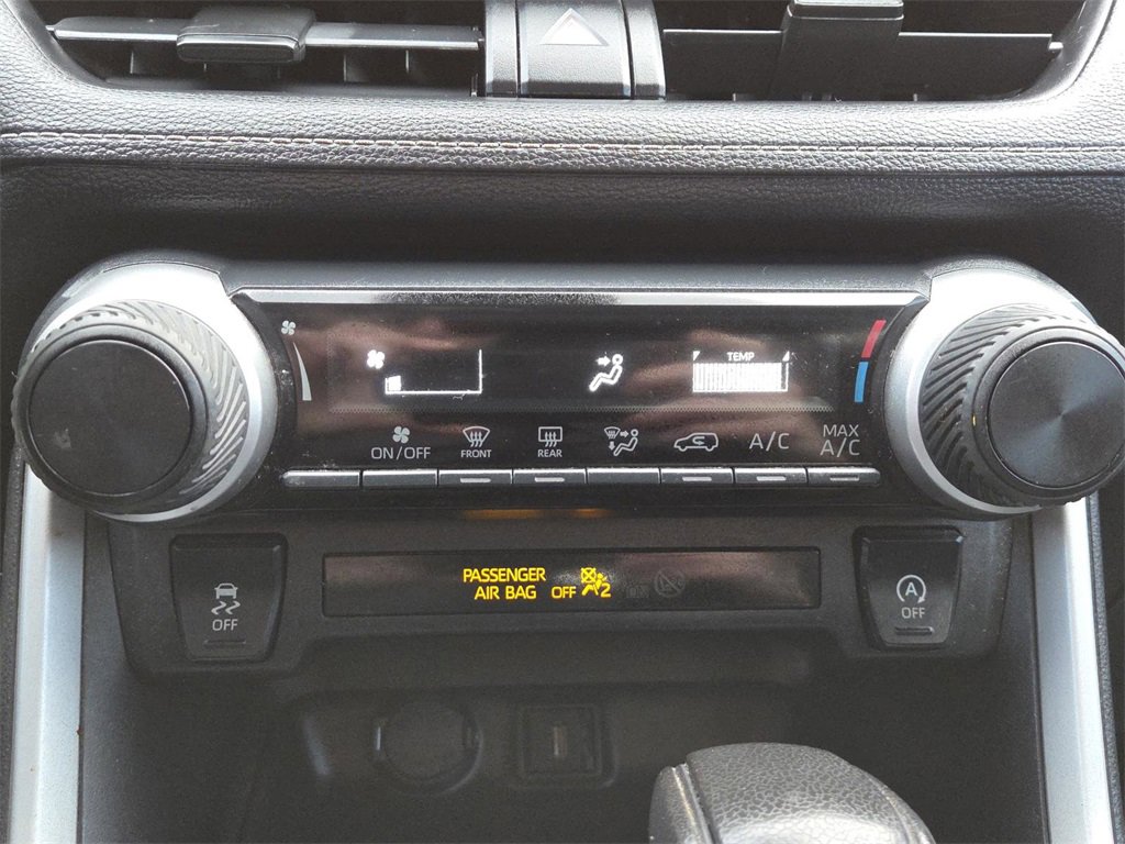 Used 2021 Toyota RAV4 LE image 23