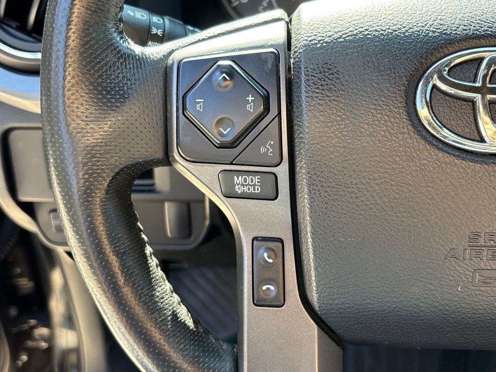 Used 2016 Toyota Tacoma TRD Sport image 19