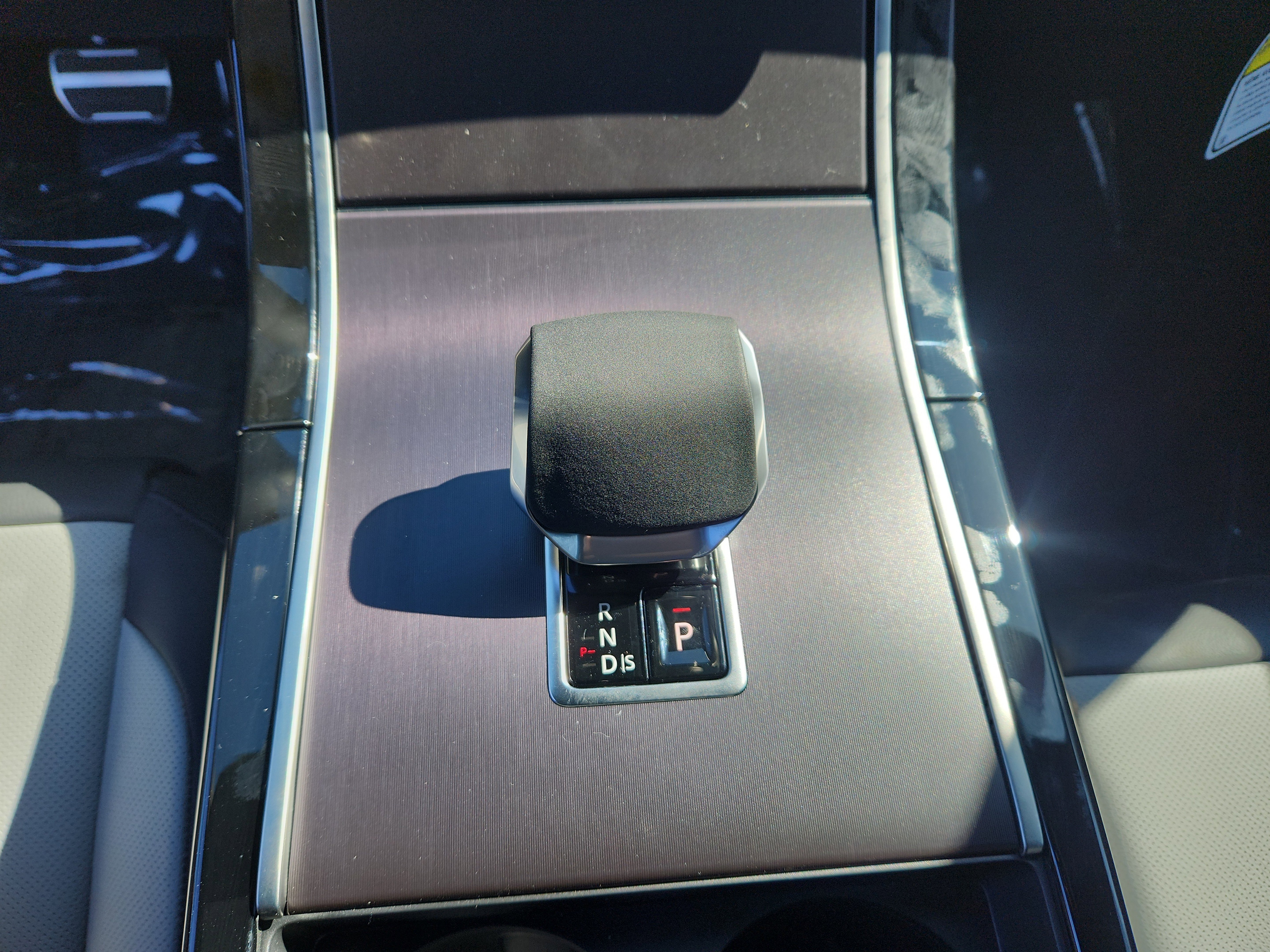 New 2026 Land Rover Range Rover Velar Dynamic SE image 16
