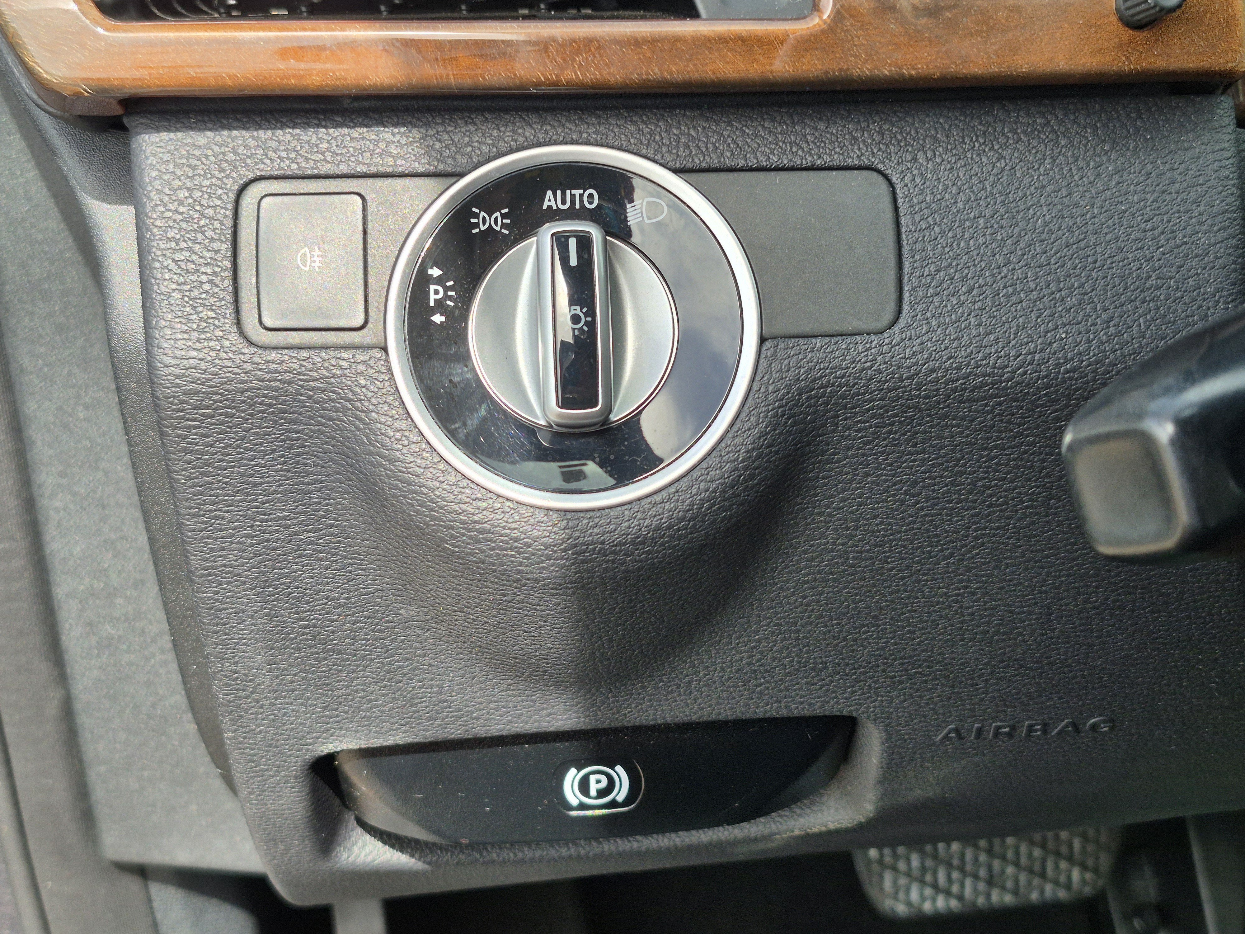 Used 2012 Mercedes-Benz E 350 4MATIC Sedan image 29
