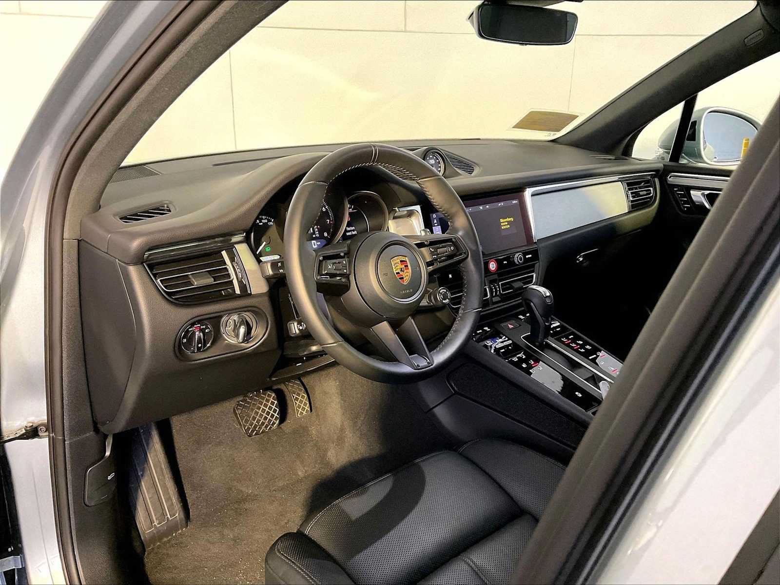 New 2026 Porsche Macan AWD/4WD image 4