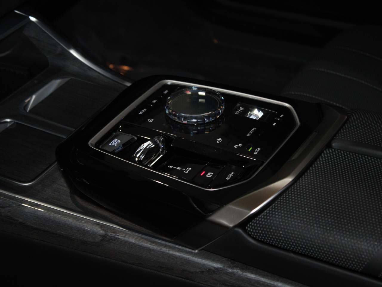Certified 2024 BMW i7 eDrive50 w/ Executive Package RWD image 12