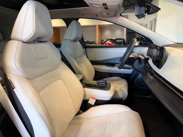 Used 2023 Nissan Ariya AWD image 23