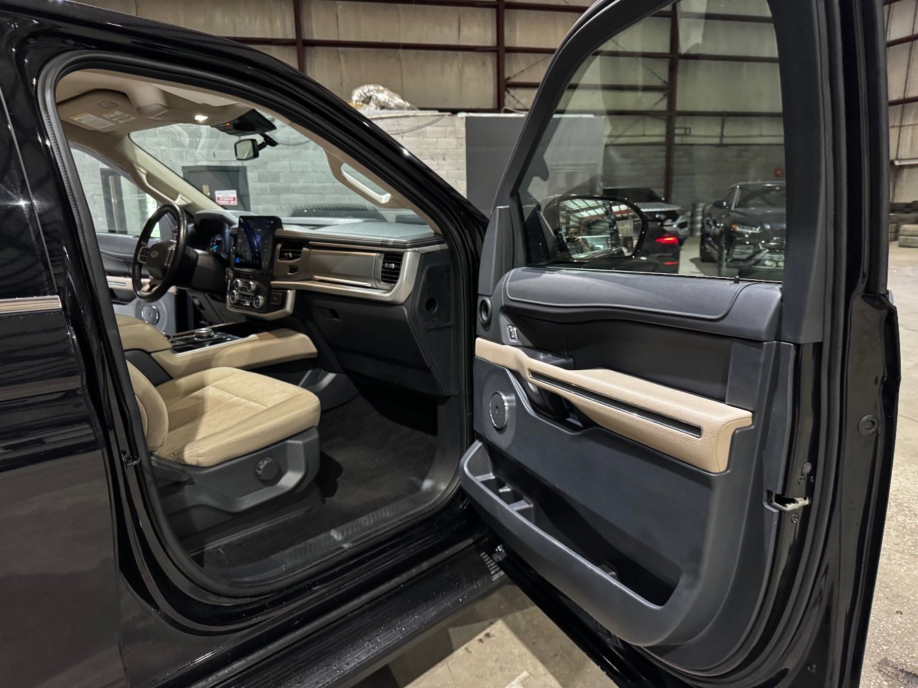Used 2022 Ford Expedition Max XLT image 25