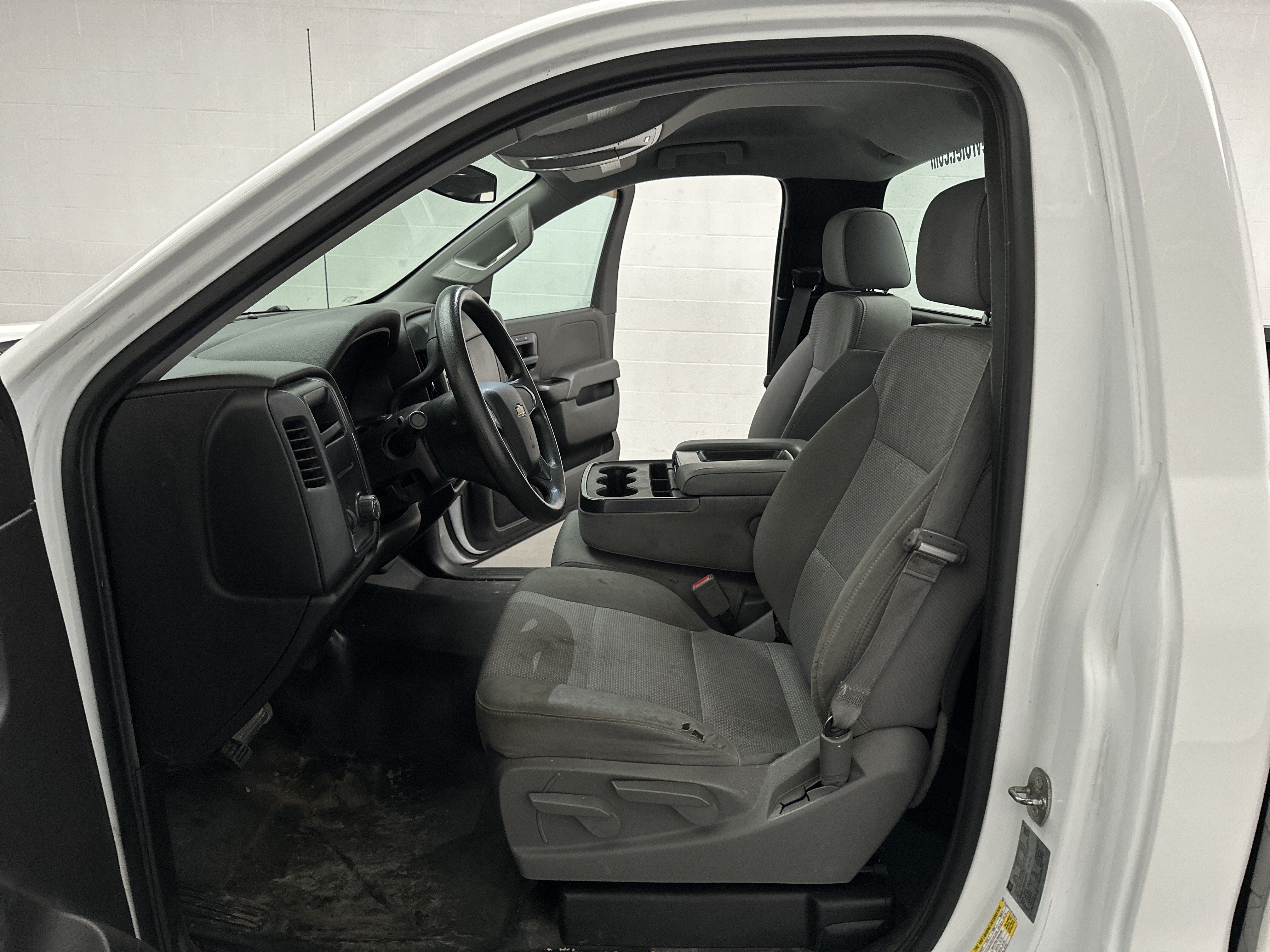 Used 2015 Chevrolet Silverado 1500 W/T RWD image 17