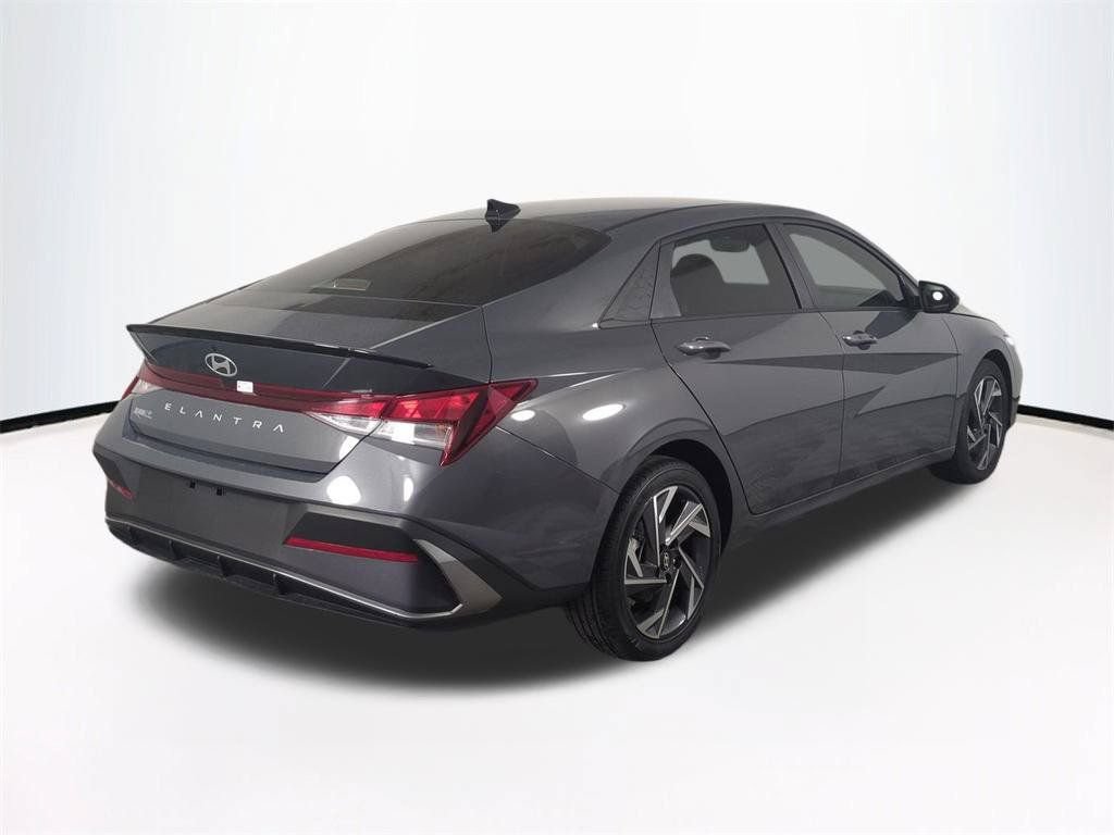 Used 2025 Hyundai Elantra Sport FWD image 5