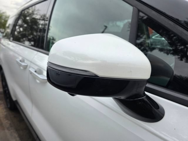 Used 2024 Kia Carnival SX FWD image 6
