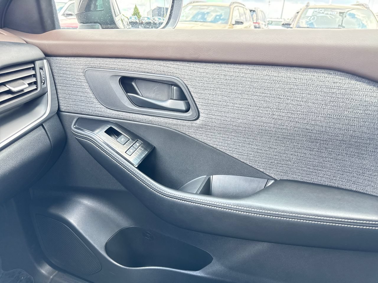 Used 2022 Nissan Rogue S FWD image 29