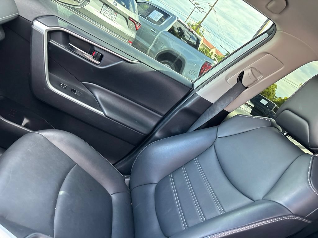 Used 2020 Toyota RAV4 XLE Premium w/ Carpet Mat Package FWD image 19