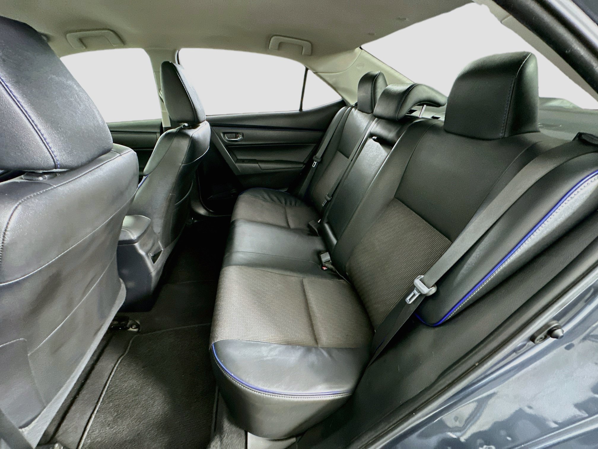 Used 2019 Toyota Corolla SE w/ Carpet Mat Package (TMS) FWD image 26