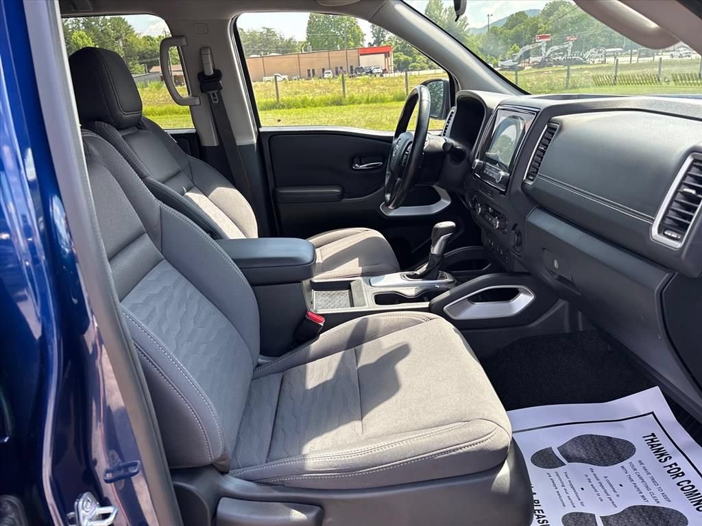 Used 2022 Nissan Frontier SV AWD/4WD image 11