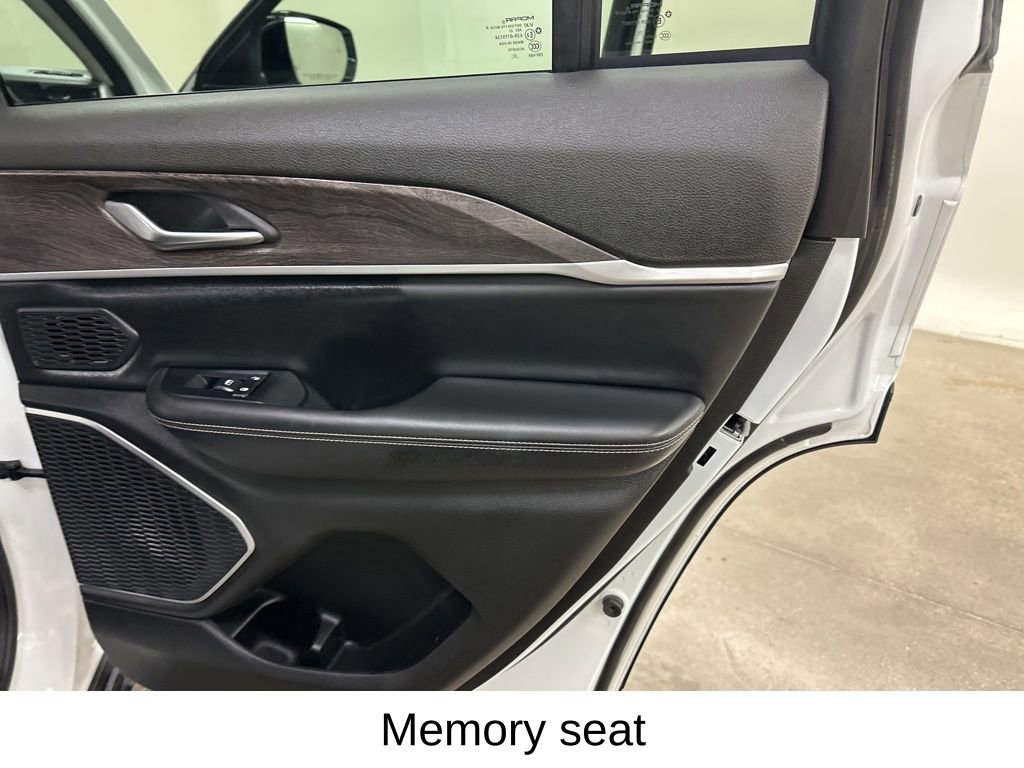 Used 2023 Jeep Grand Cherokee 4WD 4xe image 23