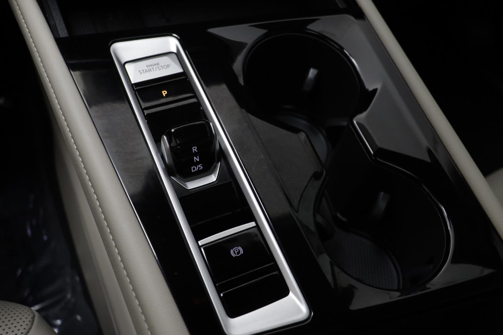 Used 2025 Volkswagen Atlas SEL image 11