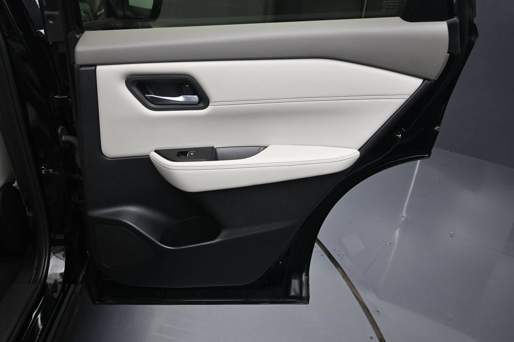 Certified 2025 Nissan Rogue SL AWD/4WD image 19