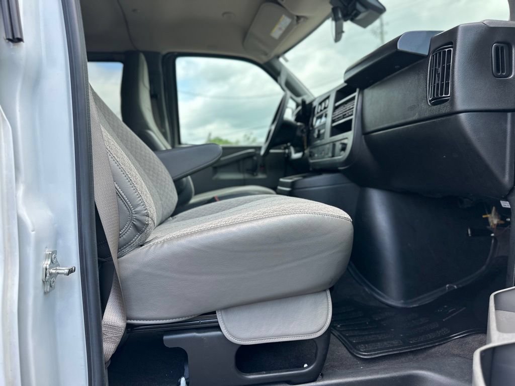 Used 2025 Chevrolet Express 3500 LT w/ LT Preferred Equipment Group RWD image 21