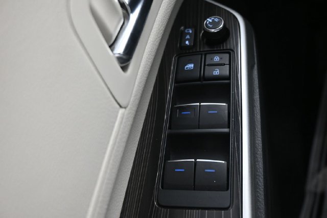 Used 2022 Toyota Sienna Platinum FWD image 21