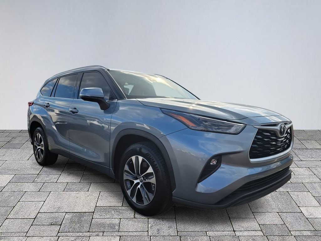 Used 2022 Toyota Highlander XLE