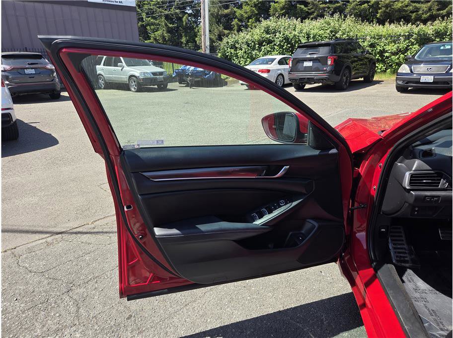 Used 2018 Honda Accord Sport image 18