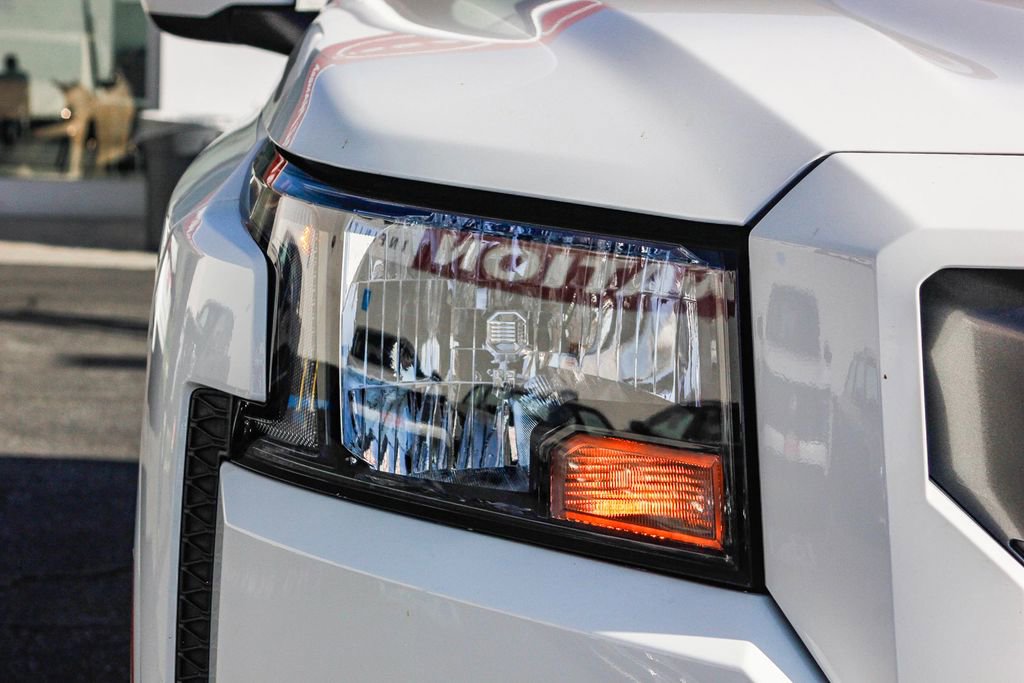 New 2024 Nissan Frontier SV w/ SV Convenience Package image 4