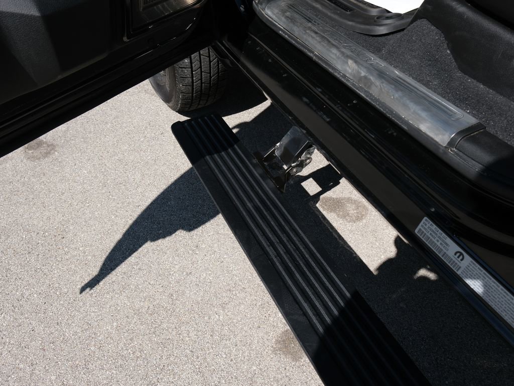 Used 2025 RAM 3500 Limited image 15