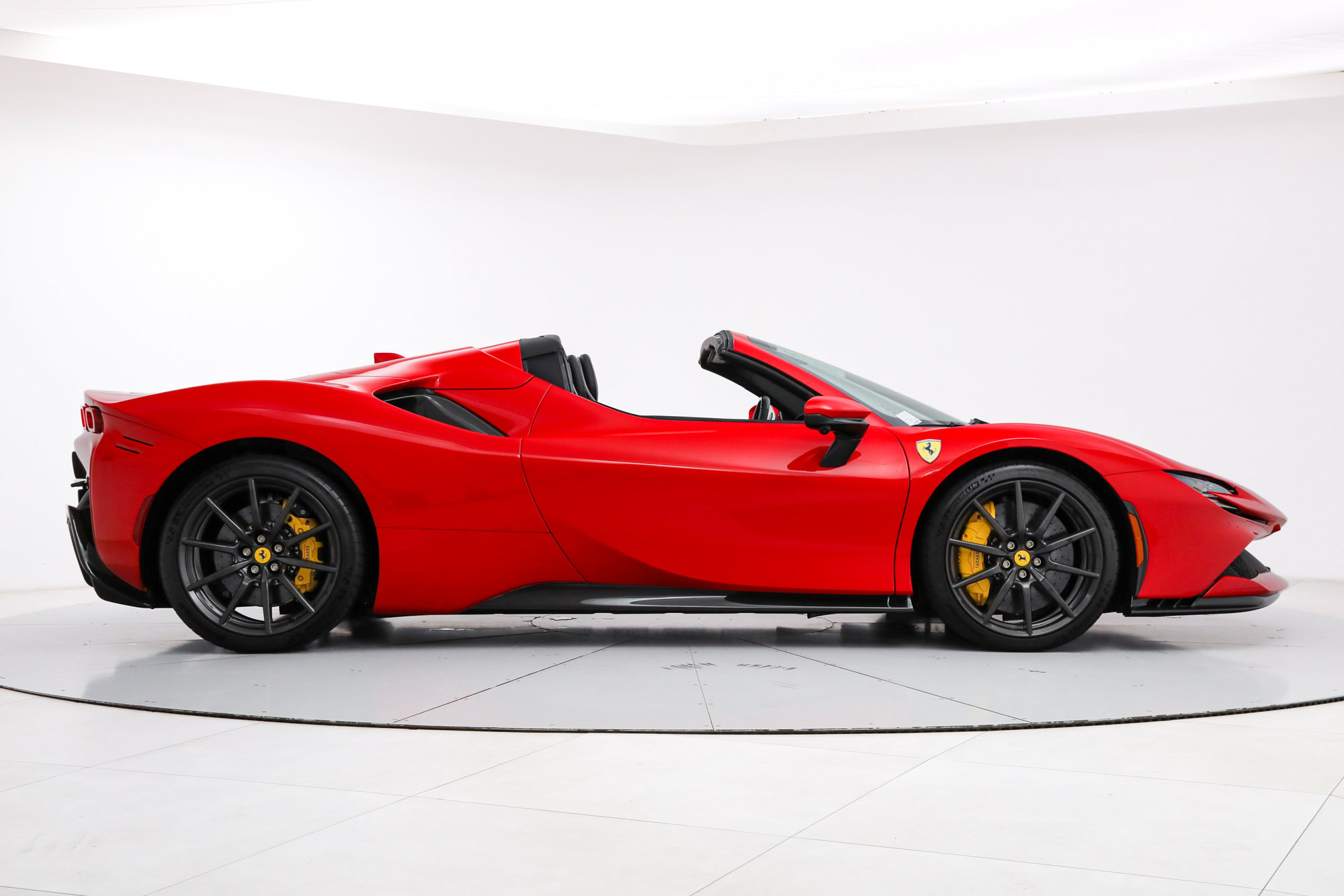 Certified 2025 Ferrari SF90 Spider AWD/4WD image 9