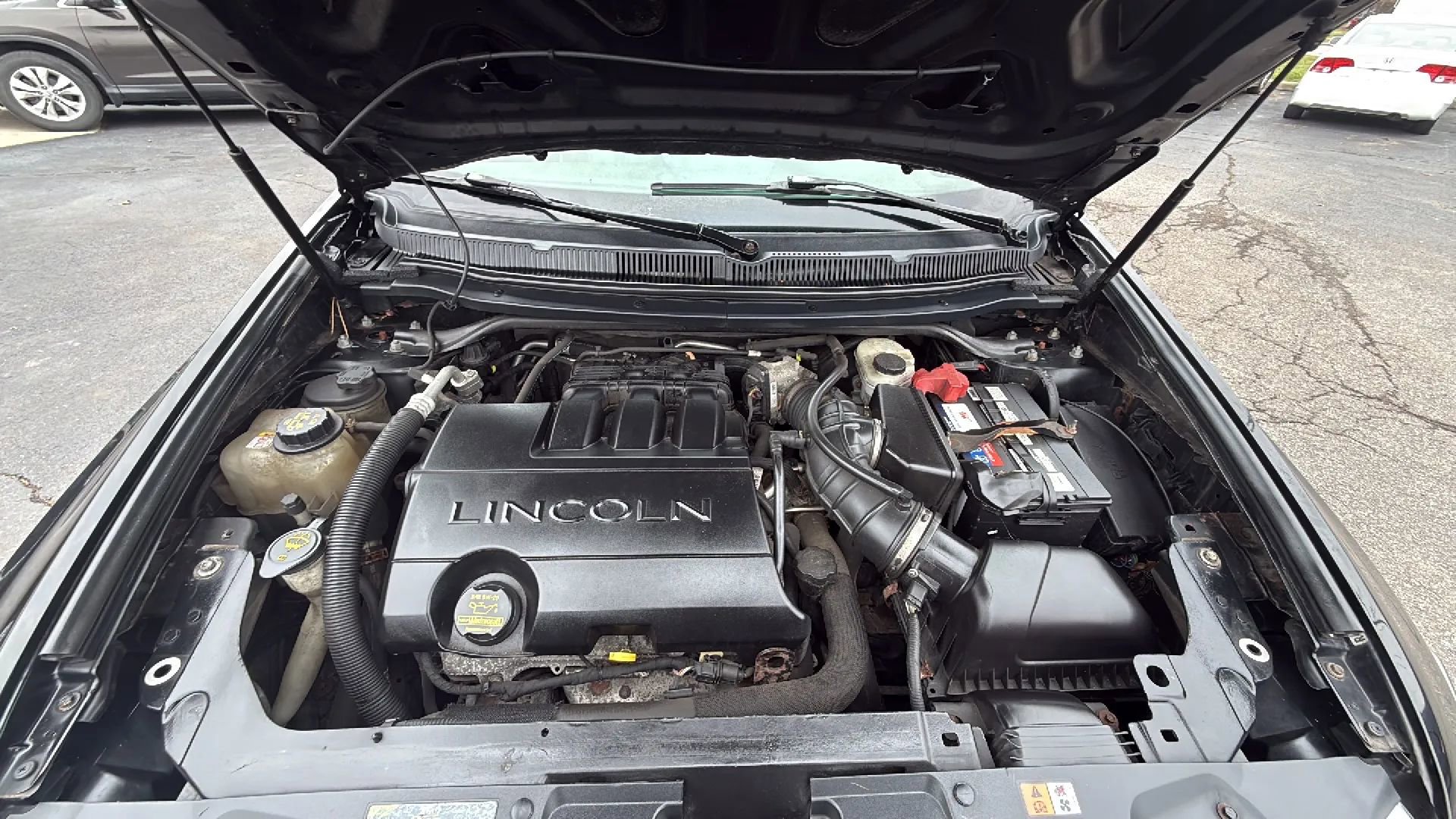 Used 2010 Lincoln MKT AWD image 19