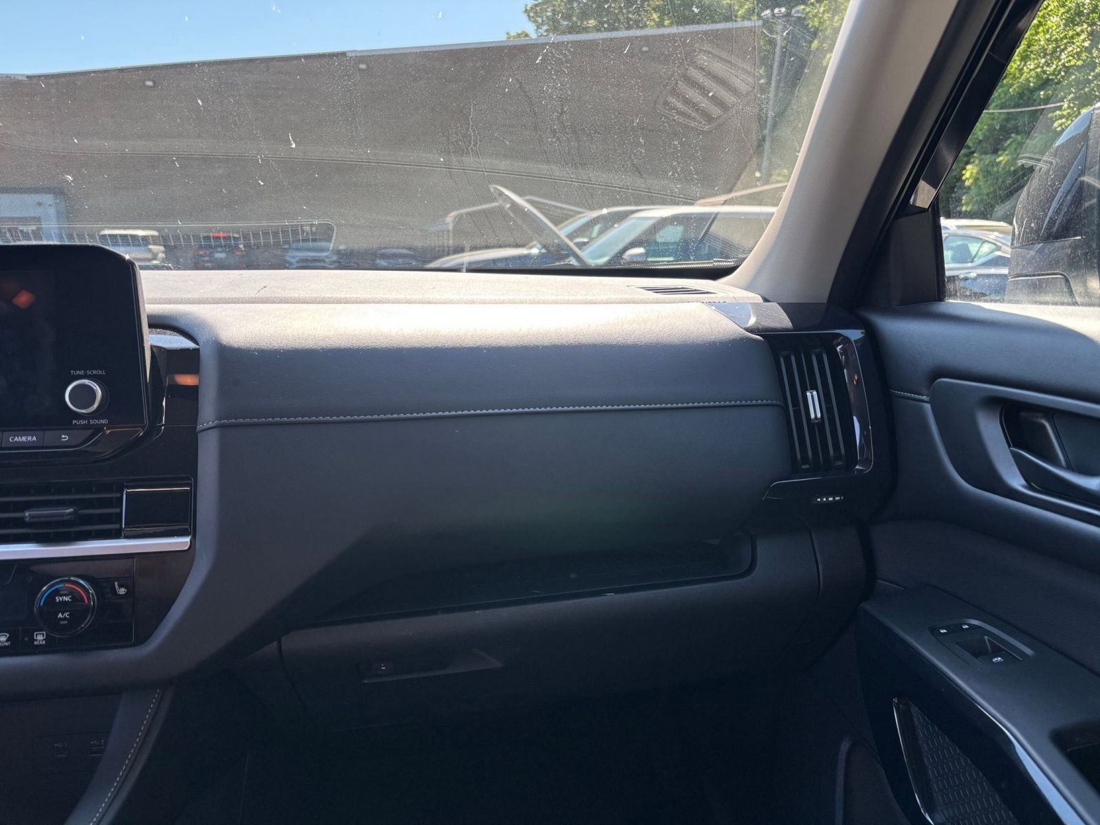 Used 2025 Nissan Pathfinder SV FWD image 38