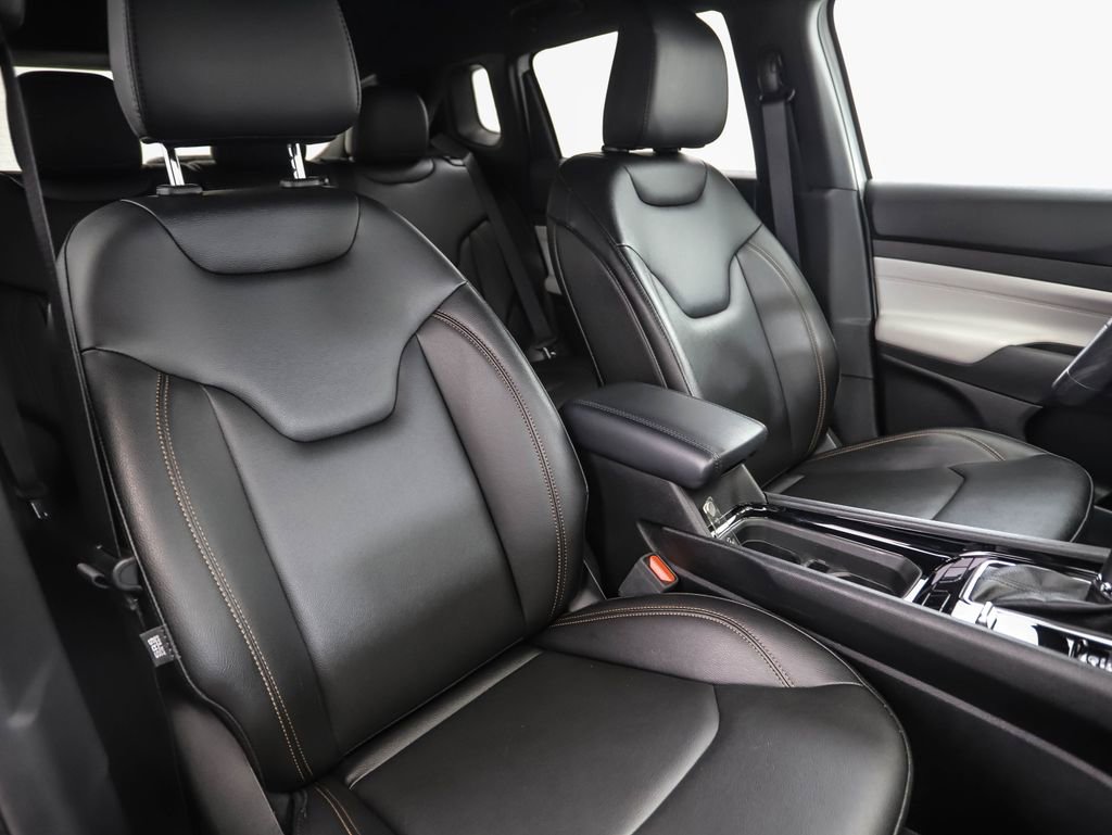 Used 2024 Jeep Compass Limited image 32