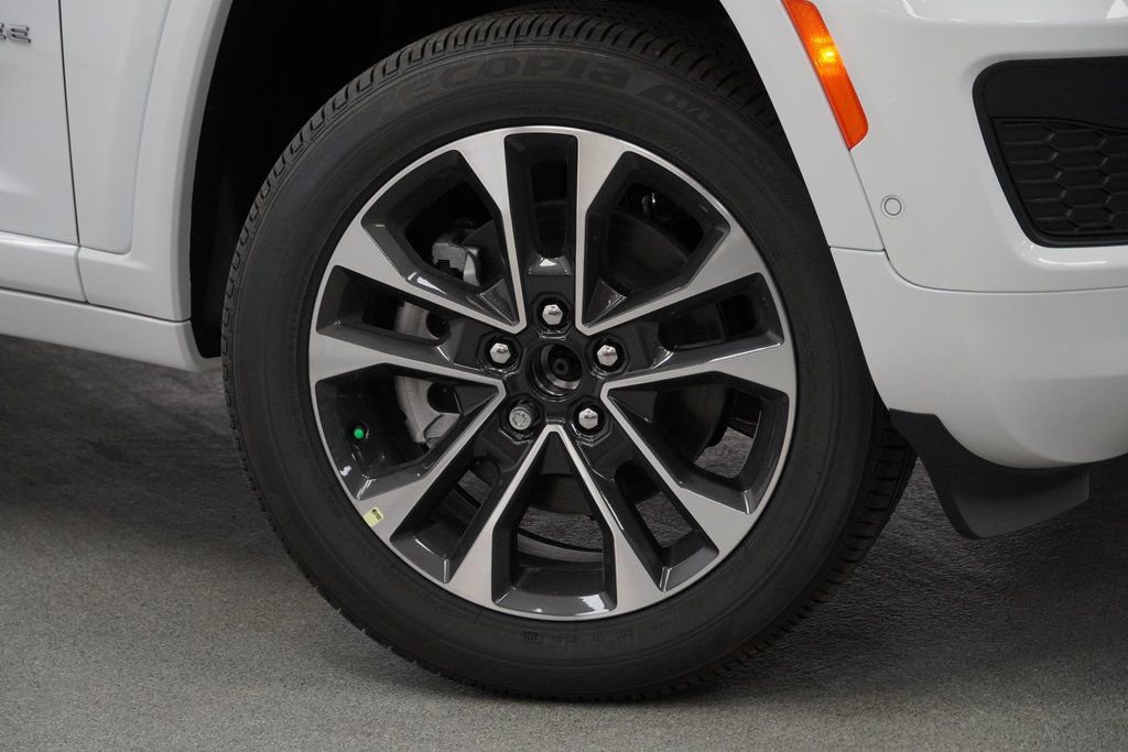 New 2025 Jeep Grand Cherokee L Overland image 4