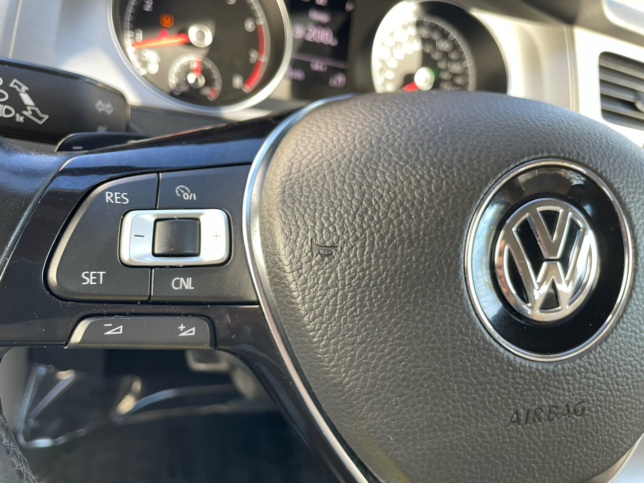 Used 2015 Volkswagen Golf S image 24