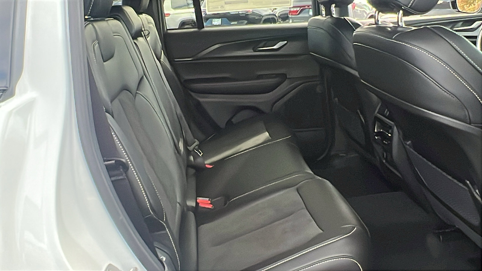New 2025 Jeep Grand Cherokee Altitude image 17